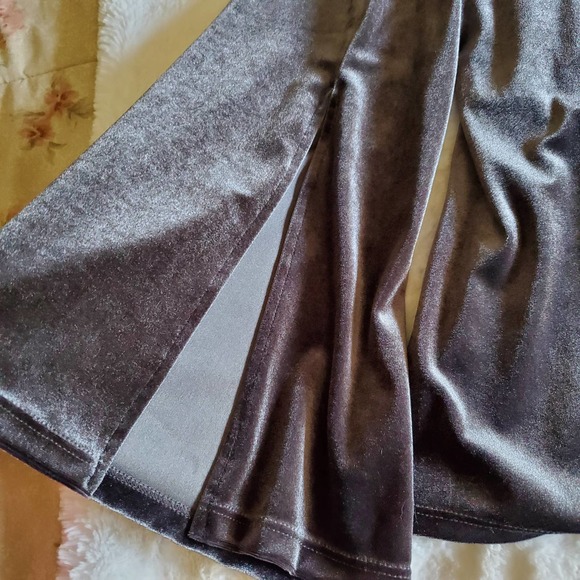 Lola and Sophie New York Black Velvet Long Split Sleeve Top - Picture 4 of 4